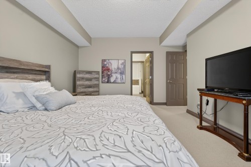 102 9803 96A Street, Edmonton, AB - Indoor Photo Showing Bedroom