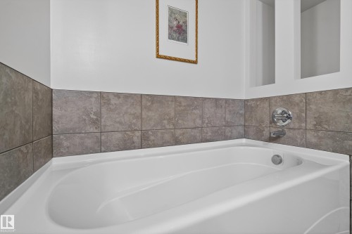 102 9803 96A Street, Edmonton, AB - Indoor Photo Showing Bathroom
