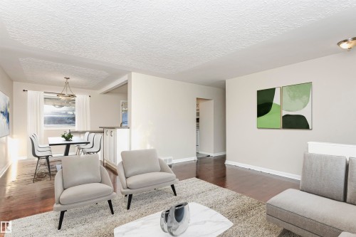 15702 92A Avenue, Edmonton, AB - Indoor Photo Showing Living Room