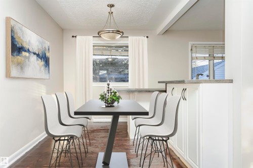15702 92A Avenue, Edmonton, AB - Indoor Photo Showing Dining Room