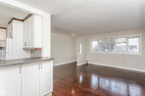 15702 92A Avenue, Edmonton, AB - Indoor