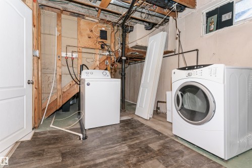 15702 92A Avenue, Edmonton, AB - Indoor Photo Showing Laundry Room