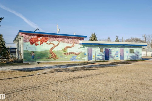 15702 92A Avenue, Edmonton, AB - Outdoor