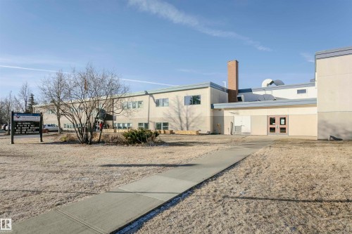 15702 92A Avenue, Edmonton, AB - Outdoor