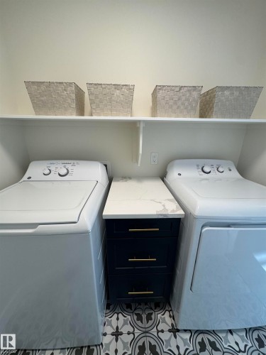 102 1 Street, Rural Lac Ste. Anne County, AB - Indoor Photo Showing Laundry Room