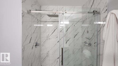 13026 120 Street, Edmonton, AB - Indoor Photo Showing Bathroom