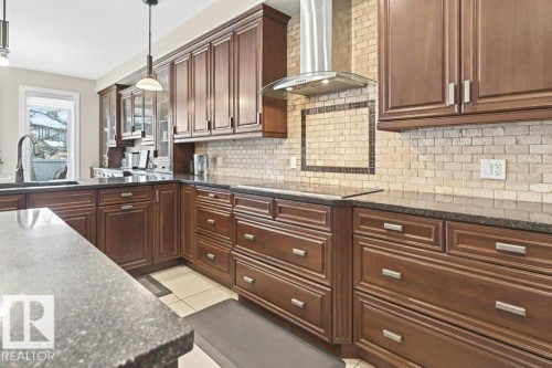 4835 Mactaggart Crest Crest, Edmonton, AB - Indoor Photo Showing Kitchen