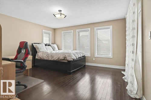 4835 Mactaggart Crest Crest, Edmonton, AB - Indoor Photo Showing Bedroom