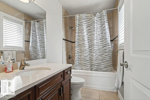 4835 Mactaggart Crest Crest, Edmonton, AB - Indoor Photo Showing Bathroom