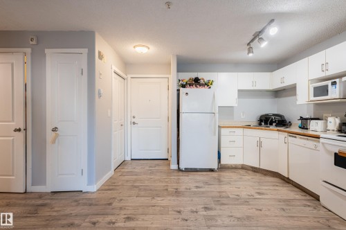117 10535 122 Street, Edmonton, AB - Indoor Photo Showing Kitchen With Double Sink