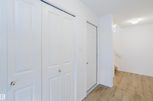 57 843 Youville Drive W, Edmonton, AB - Indoor Photo Showing Other Room