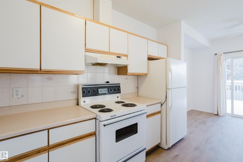 57 843 Youville Drive W, Edmonton, AB - Indoor Photo Showing Kitchen