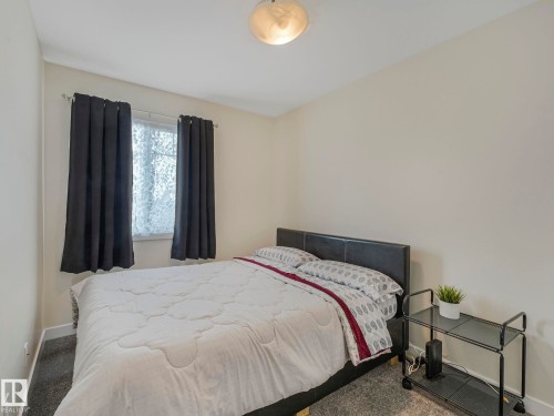 16 3103 Hilton Drive, Edmonton, AB - Indoor Photo Showing Bedroom