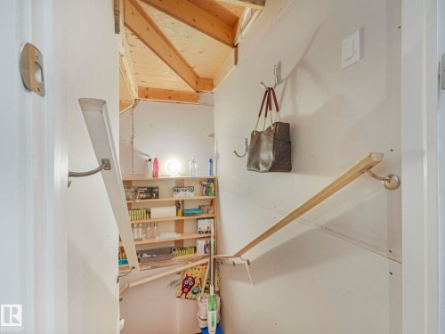 16 3103 Hilton Drive, Edmonton, AB - Indoor Photo Showing Other Room