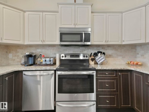 16 3103 Hilton Drive, Edmonton, AB - Indoor Photo Showing Kitchen With Upgraded Kitchen