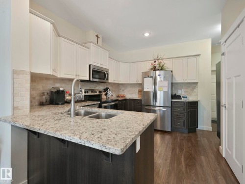 16 3103 Hilton Drive, Edmonton, AB - Indoor Photo Showing Kitchen With Double Sink With Upgraded Kitchen