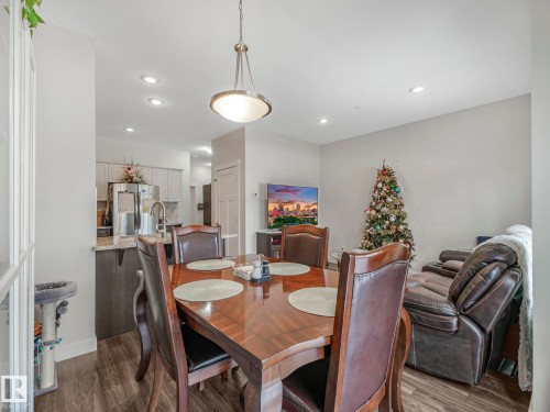 16 3103 Hilton Drive, Edmonton, AB - Indoor Photo Showing Dining Room