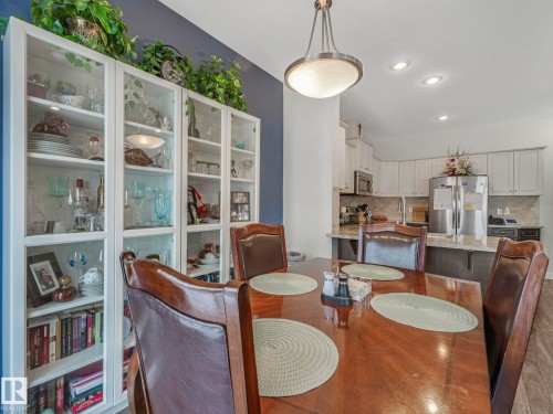 16 3103 Hilton Drive, Edmonton, AB - Indoor Photo Showing Dining Room
