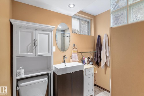 10332 78 Street, Edmonton, AB - Indoor Photo Showing Bathroom