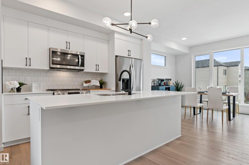 3284 Keswick Way, Edmonton, AB - Indoor Photo Showing Kitchen With Upgraded Kitchen