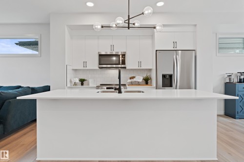 3284 Keswick Way, Edmonton, AB - Indoor Photo Showing Kitchen With Double Sink With Upgraded Kitchen