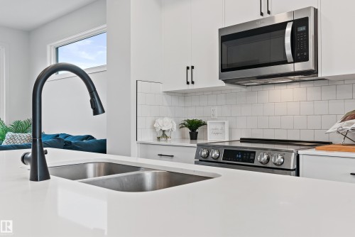 3284 Keswick Way, Edmonton, AB - Indoor Photo Showing Kitchen With Double Sink