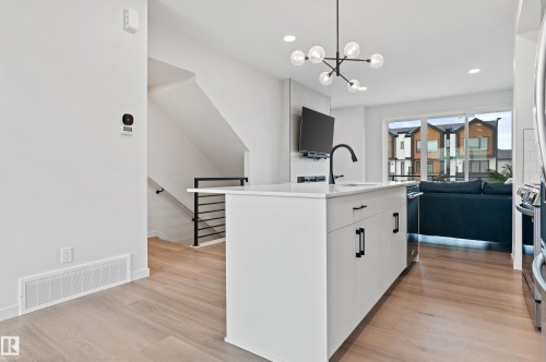 3284 Keswick Way, Edmonton, AB - Indoor Photo Showing Kitchen