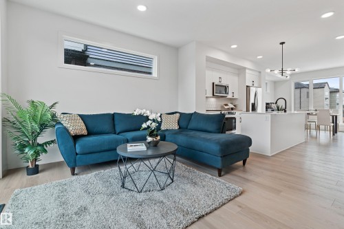 3284 Keswick Way, Edmonton, AB - Indoor Photo Showing Living Room