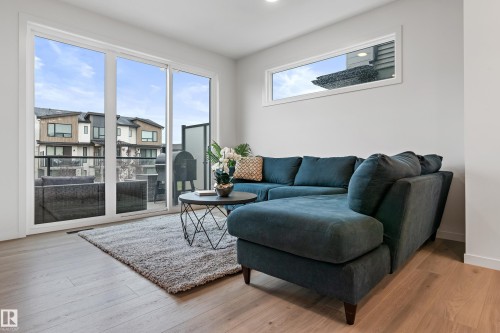 3284 Keswick Way, Edmonton, AB - Indoor Photo Showing Living Room