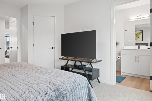 3284 Keswick Way, Edmonton, AB - Indoor Photo Showing Bedroom