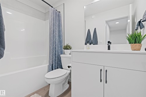 3284 Keswick Way, Edmonton, AB - Indoor Photo Showing Bathroom