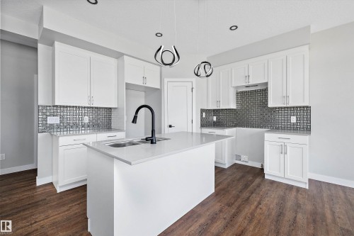 72 Maple Crescent, Gibbons, AB - Indoor Photo Showing Kitchen With Upgraded Kitchen