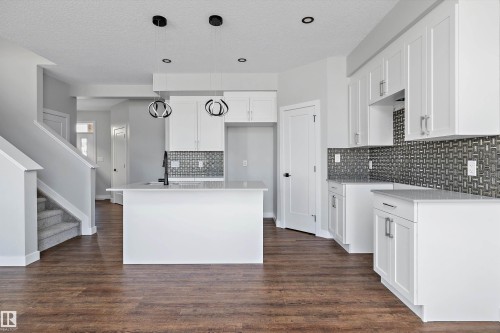 72 Maple Crescent, Gibbons, AB - Indoor Photo Showing Kitchen With Upgraded Kitchen