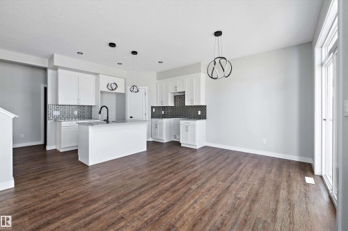 72 Maple Crescent, Gibbons, AB - Indoor Photo Showing Kitchen With Upgraded Kitchen