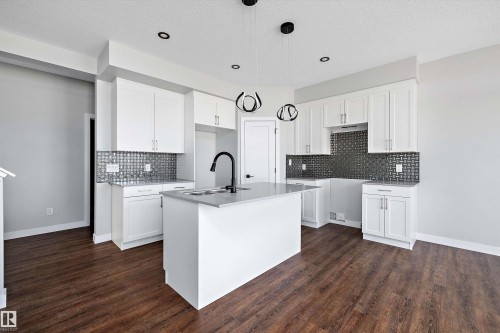 72 Maple Crescent, Gibbons, AB - Indoor Photo Showing Kitchen With Upgraded Kitchen