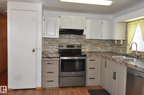 17-4839 47 Street, Gibbons, AB - Indoor Photo Showing Kitchen With Stainless Steel Kitchen With Double Sink With Upgraded Kitchen