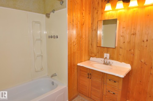 17-4839 47 Street, Gibbons, AB - Indoor Photo Showing Bathroom