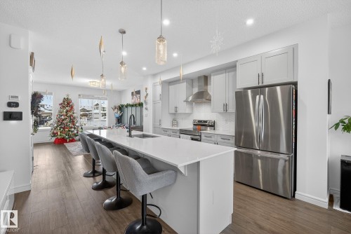 8 Daniel Street, Fort Saskatchewan, AB - Indoor Photo Showing Kitchen With Stainless Steel Kitchen With Upgraded Kitchen