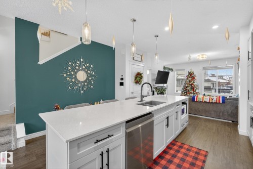 8 Daniel Street, Fort Saskatchewan, AB - Indoor Photo Showing Kitchen With Double Sink With Upgraded Kitchen