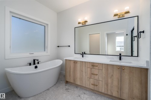 9540 148 Street, Edmonton, AB - Indoor Photo Showing Bathroom