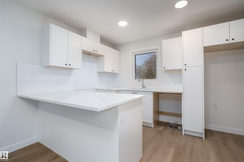 9540 148 Street, Edmonton, AB - Indoor Photo Showing Kitchen