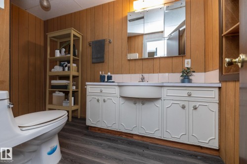 10656 Beaumaris Road, Edmonton, AB - Indoor Photo Showing Bathroom