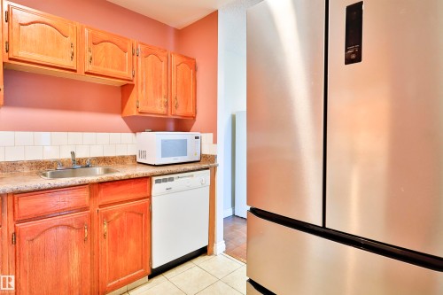 505 10175 109 Street, Edmonton, AB - Indoor Photo Showing Kitchen