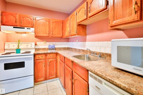 505 10175 109 Street, Edmonton, AB - Indoor Photo Showing Kitchen