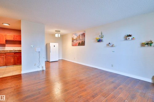 505 10175 109 Street, Edmonton, AB - Indoor