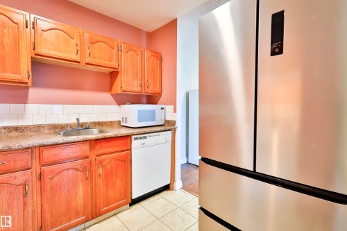 505 10175 109 Street, Edmonton, AB - Indoor Photo Showing Kitchen