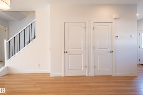 1543 Plum Circle, Edmonton, AB - Indoor Photo Showing Other Room