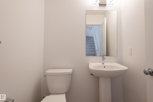 1543 Plum Circle, Edmonton, AB - Indoor Photo Showing Bathroom