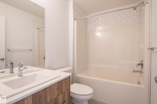 1543 Plum Circle, Edmonton, AB - Indoor Photo Showing Bathroom