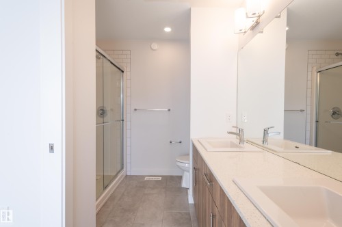 1543 Plum Circle, Edmonton, AB - Indoor Photo Showing Bathroom